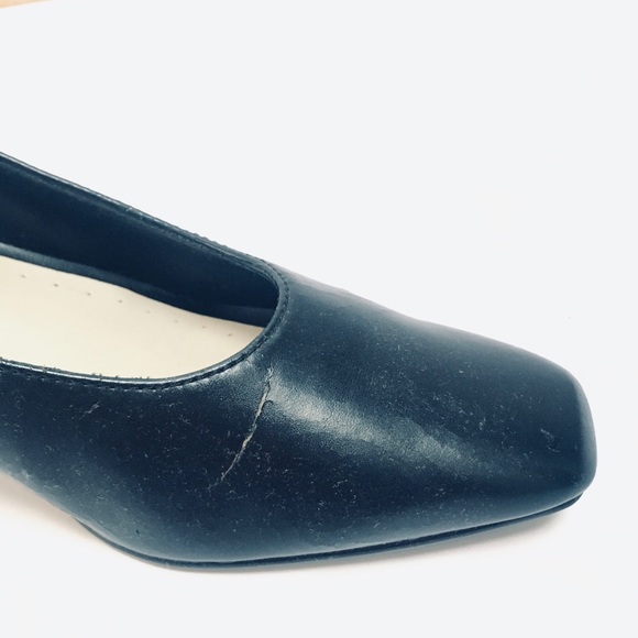 Black Leather 2 in Pump - Picture 4 of 7